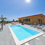 Ferienhaus With Private Pool In Floridia