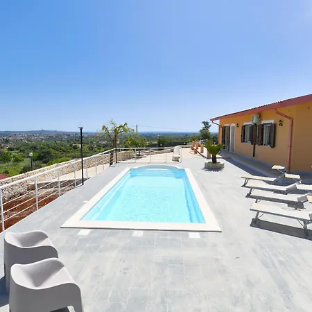 With Private Pool In Vakantiehuis
