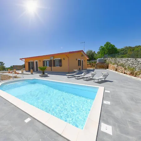 Dom wakacyjny With Private Pool In *