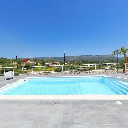 Dom wakacyjny With Private Pool In Floridia